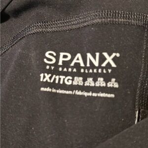 Spanx Booty Boost cropped leggings